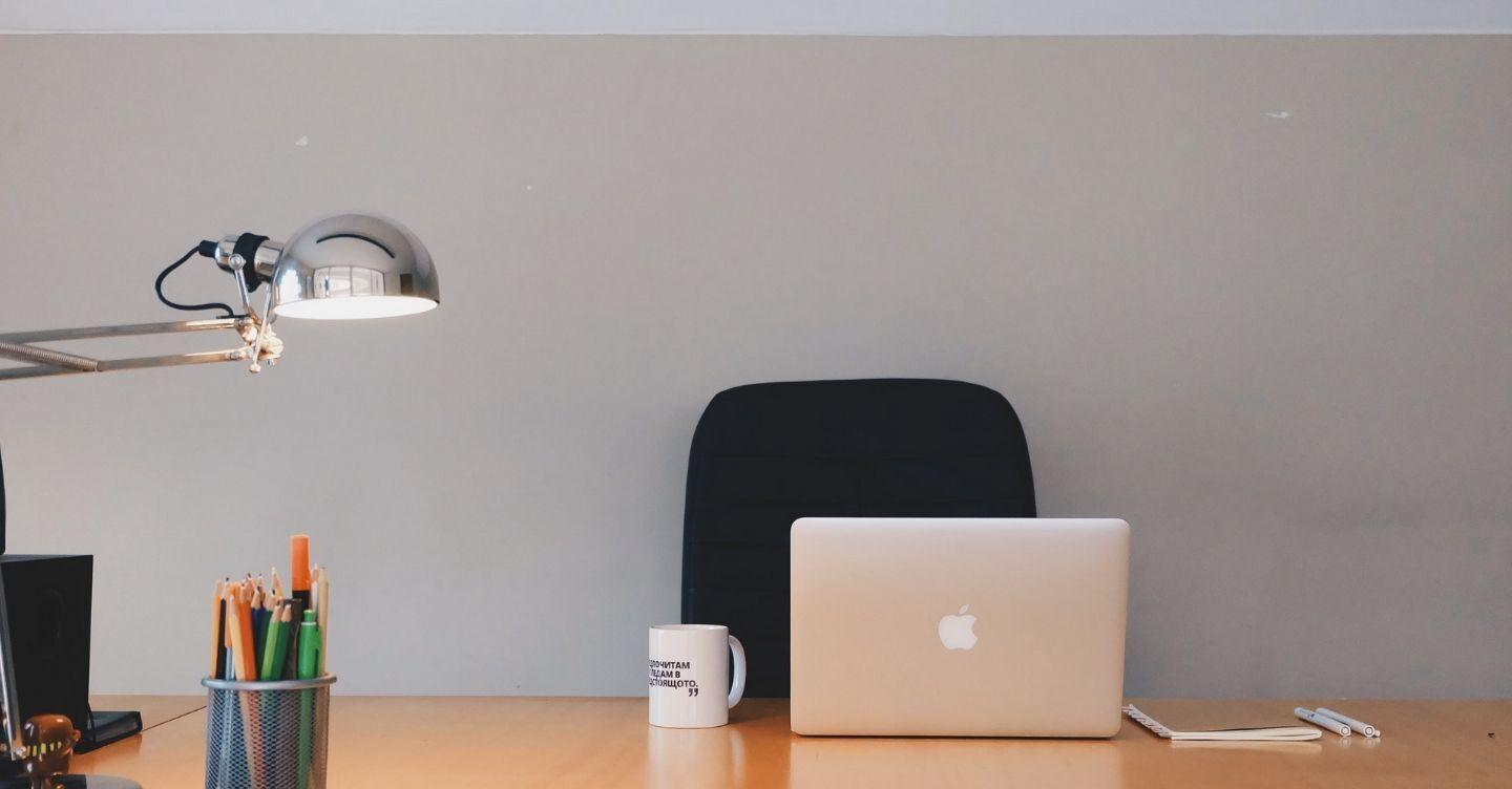 Featured image: How to Stay Organized at Work: 7 Simple Tips